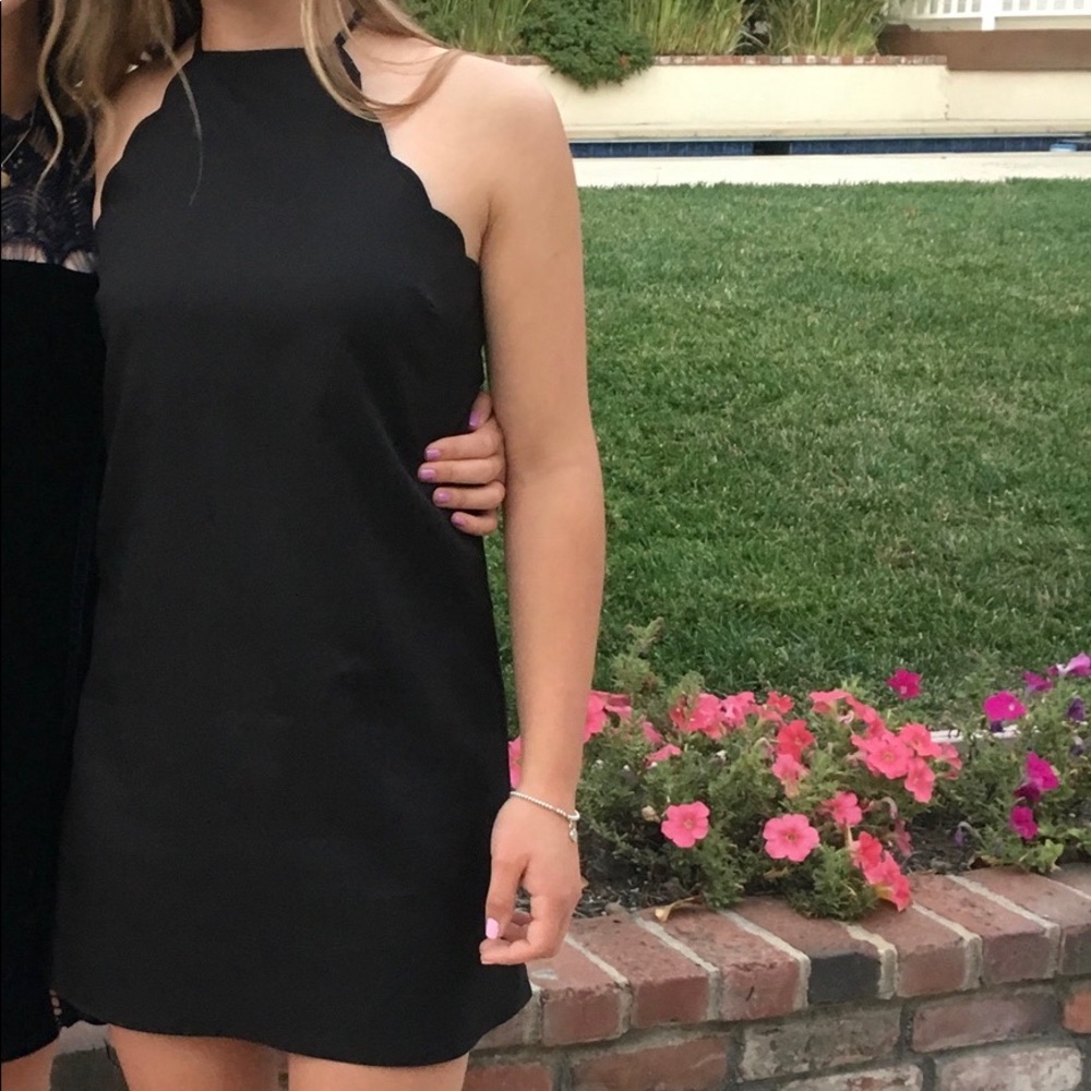 Black lulus dress with scalloping around neck